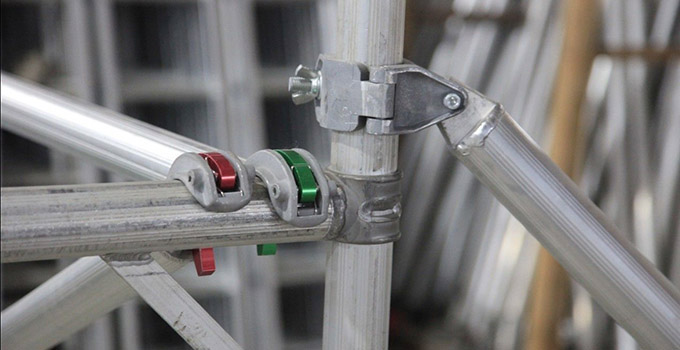 建筑腳手架搭設(shè)規(guī)范及其注意事項